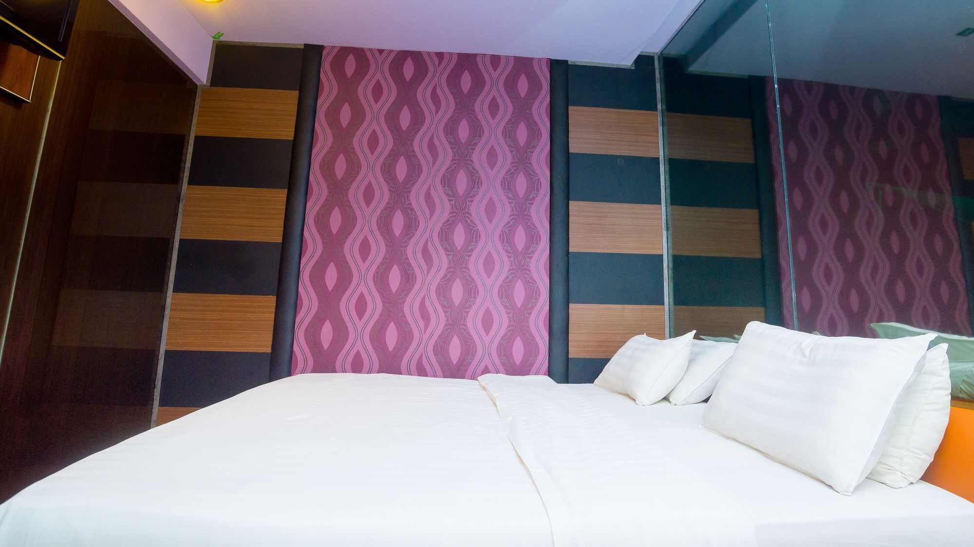 Holmes Hotel